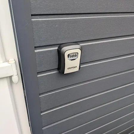 דירה Modern Tiny Garden House *