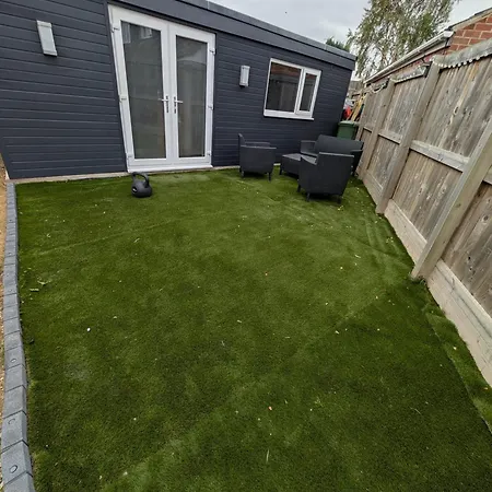 Modern Tiny Garden House *