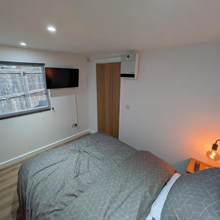 Modern Tiny Garden House *